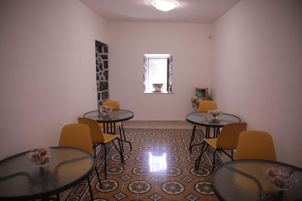 Bed and Breakfast Palazzo Caracciolo Del Sole Terzigno Exterior foto