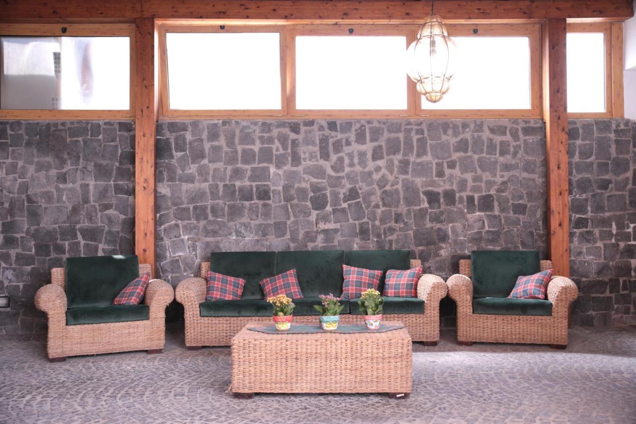 Bed and Breakfast Palazzo Caracciolo Del Sole Terzigno Exterior foto