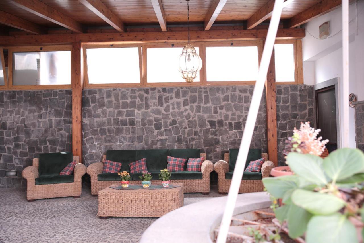 Bed and Breakfast Palazzo Caracciolo Del Sole Terzigno Exterior foto